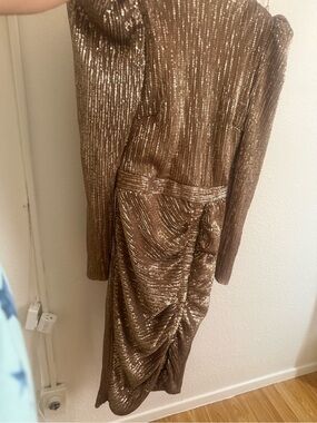 Lavish Alice | Dresses | Lavish Alice Midi Gold Sequin Dress | Poshmark